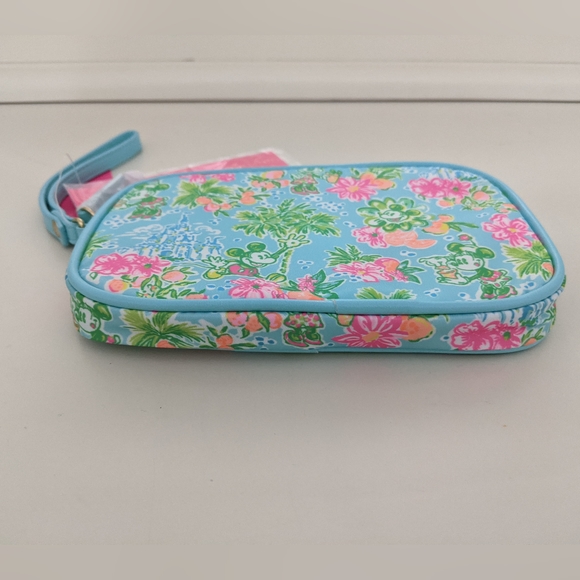 NWT! Lilly Pulitzer x Disney Parks Gillie Wristlet Lilly Loves Disney Sm… - Picture 10 of 14